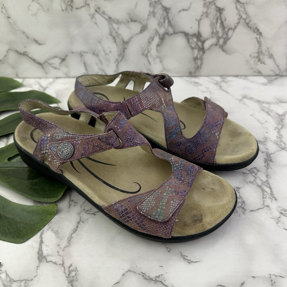 Abeo Womens Comfort Sandals Size 8 Narrow Purple Leather Straps Flat Eileen